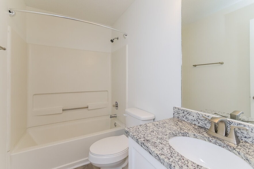 Building Photo - 2208 Glen Briar Way