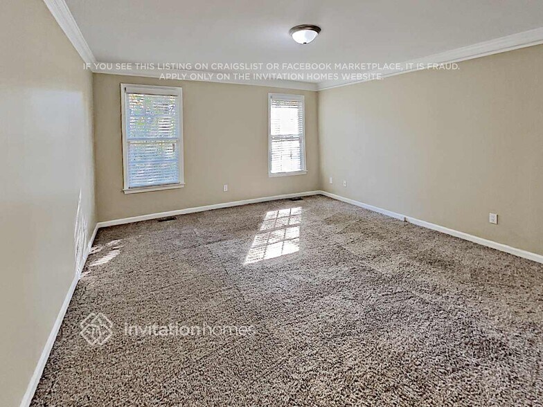 Building Photo - 559 Parliament St