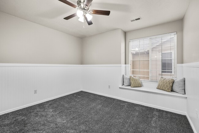 Building Photo - 452 N Kent Ln