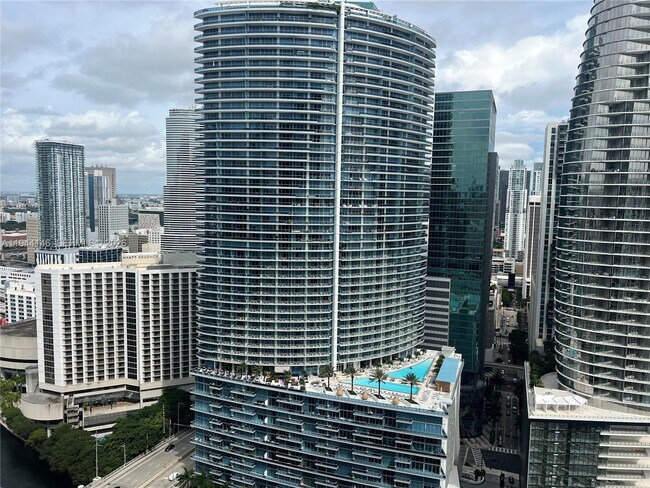 Building Photo - 475 Brickell Ave