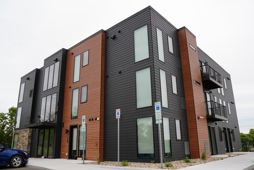 Building Photo - Bluestem Reserve Apartments