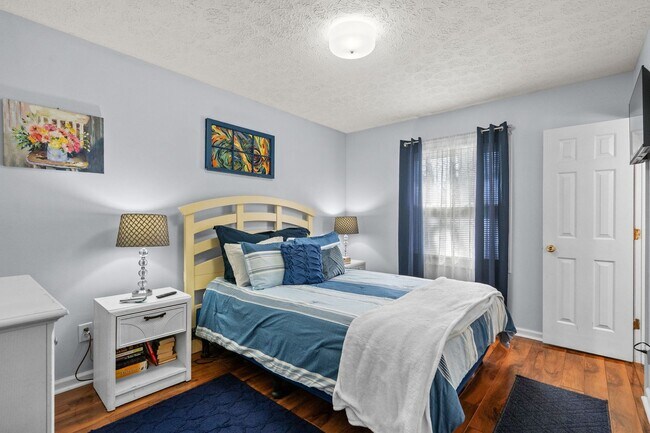 Building Photo - 4 Bed/2 Bath Furnished Single Family Home in Surfside 1 Mile to the Beach By Golf Cart!