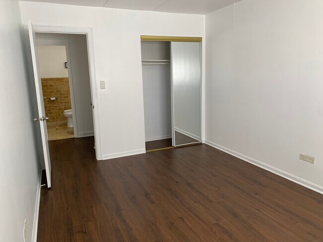 Building Photo - 7443 Washington St