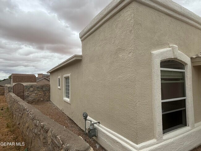 Building Photo - 12965 Beto Portugal Ln