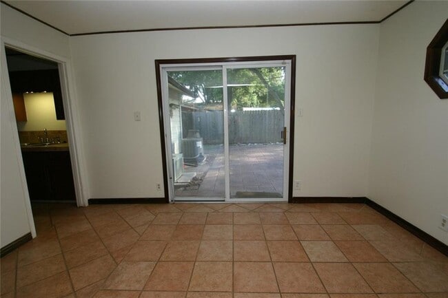 Building Photo - 6702 Isabelle Dr