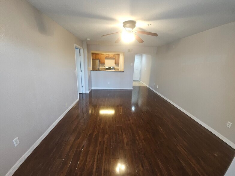 Building Photo - 7360 Westpointe Blvd