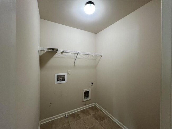 Building Photo - 5665 Winding Lakes Dr