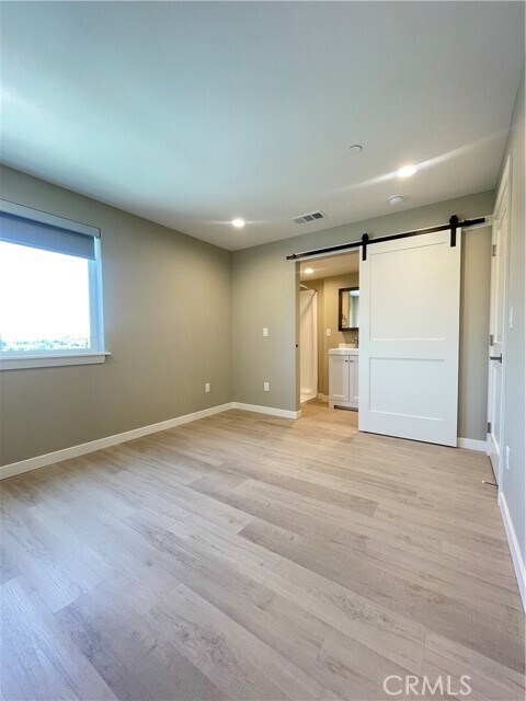 Building Photo - 4251 E Live Oak Ave