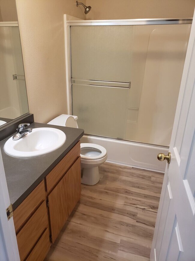 Building Photo - 579 Morgan Dr