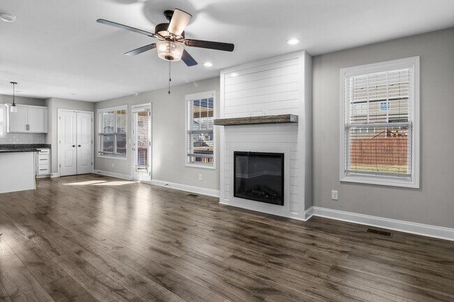 Building Photo - 1176 Elizabeth Ln