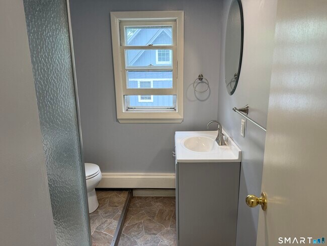 Building Photo - 17 Oenoke Pl