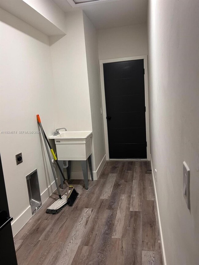 Building Photo - 710 Bedford Point Ave