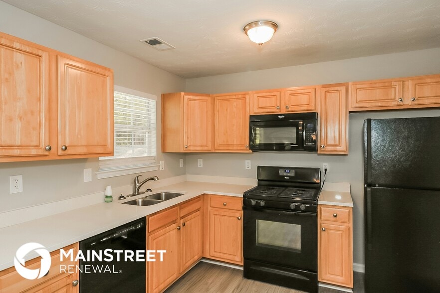 Building Photo - 3230 Diamond Blf