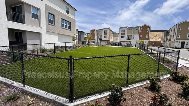 Building Photo - 824 Makani St