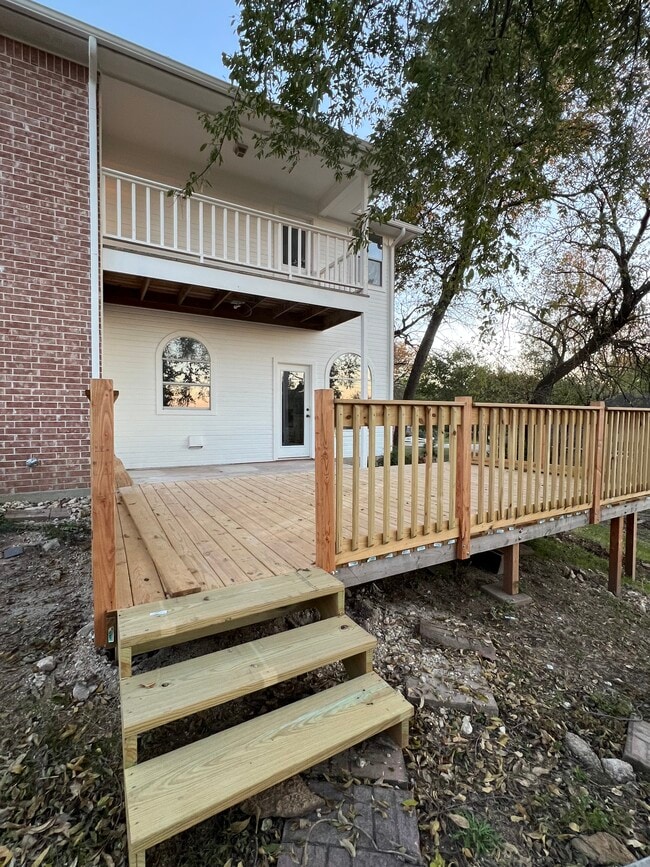 Building Photo - 539 Woodcreek Dr