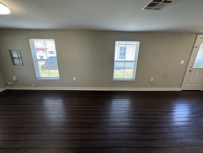 Building Photo - 836 Stewart St