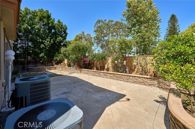 Building Photo - 524 S Petunia St