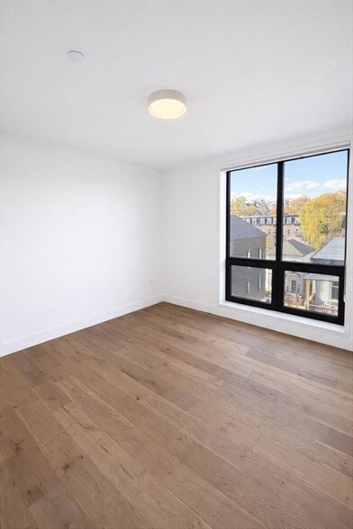 Building Photo - 1121 Dorchester Ave