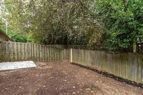 Building Photo - 305 Hazelnut Dr