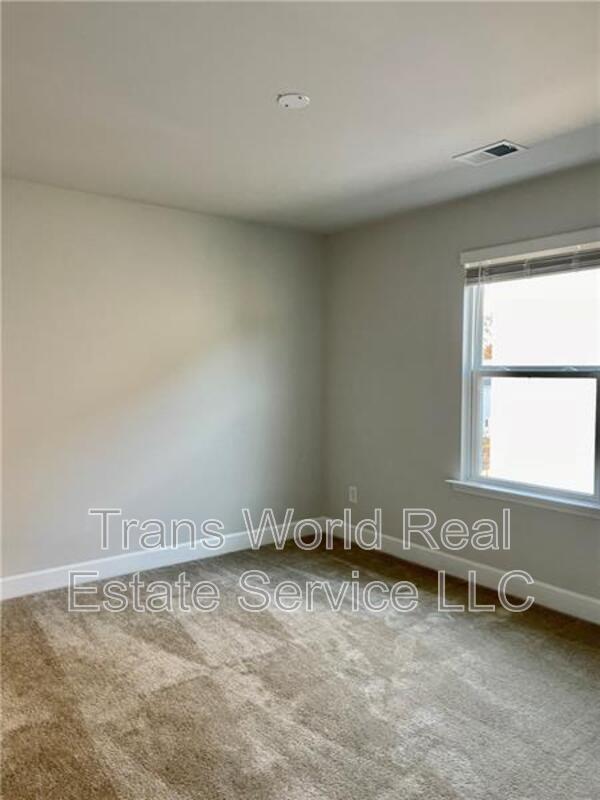 Building Photo - 5689 Wheeler Ridge Rd