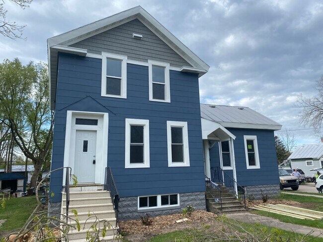 Building Photo - Elm/McDonald