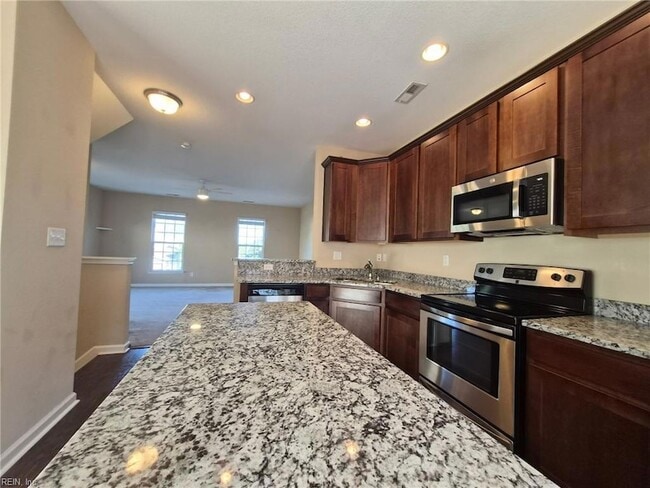 Building Photo - 279 Tigerlilly Dr