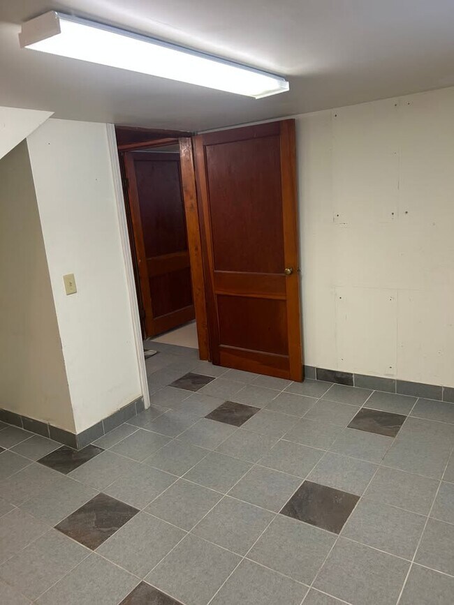 Building Photo - 1341 W 25th St