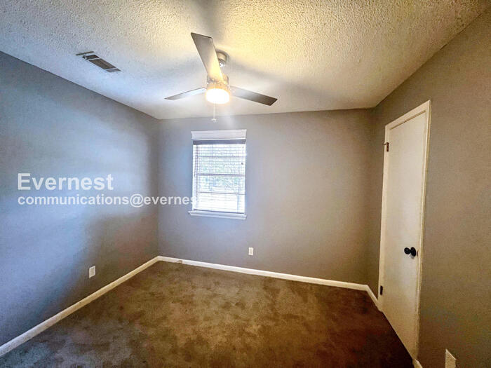 Building Photo - 903 Bristol Dr