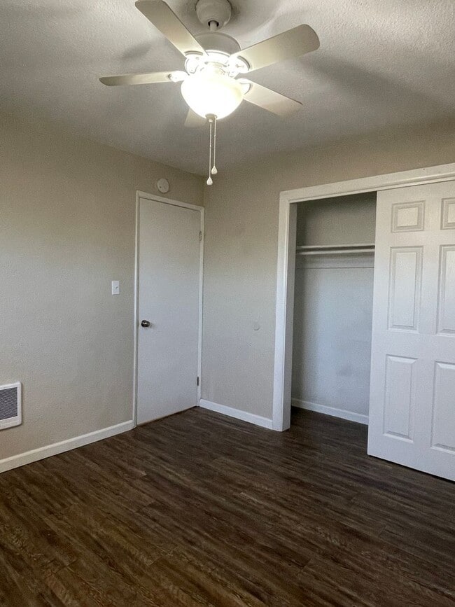 Building Photo - 590-596 Iris Drive