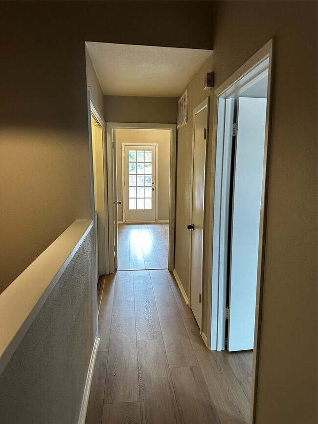 Building Photo - 11710 Southlake Dr