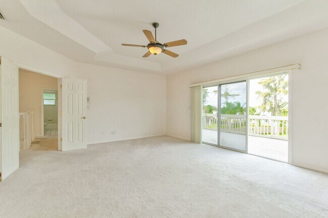 Building Photo - Beautiful Lake front home in West Kissimmee