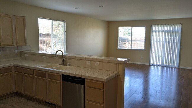 Building Photo - Centrally located in Sparks