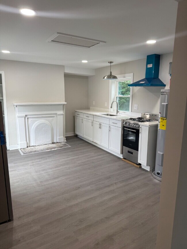 Building Photo - Updated One Bedroom in the heart of Lynchburg