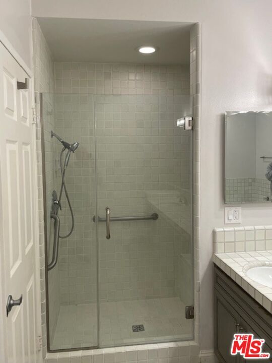 Building Photo - 4338 Redwood Ave