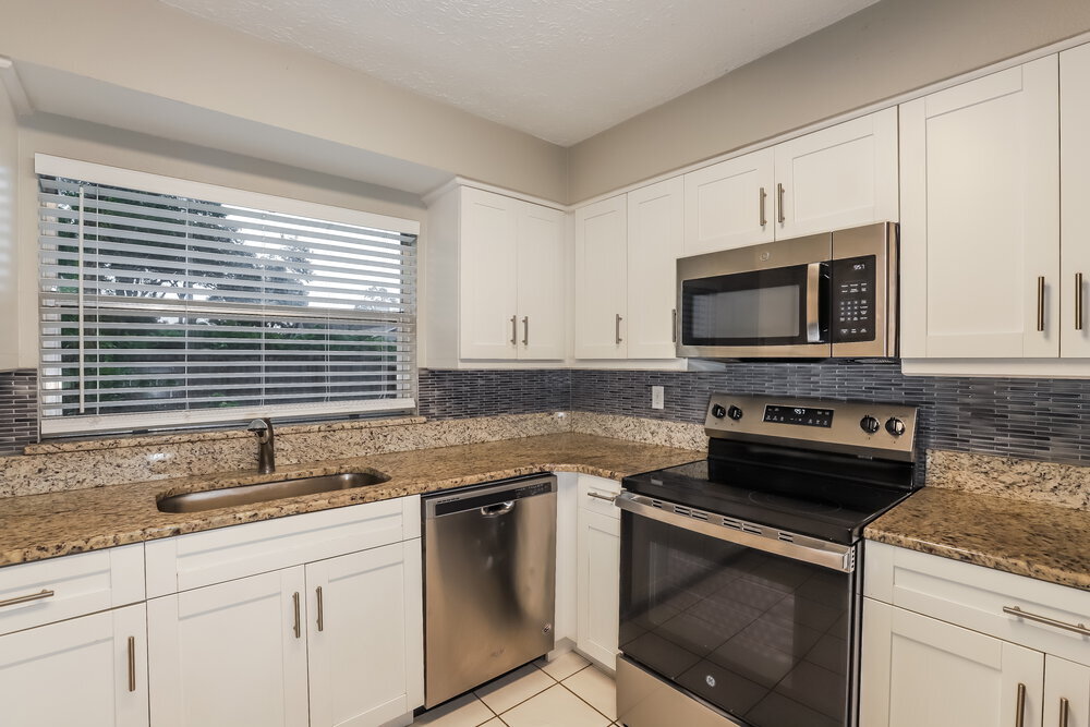Building Photo - 3215 Las Brisas Dr
