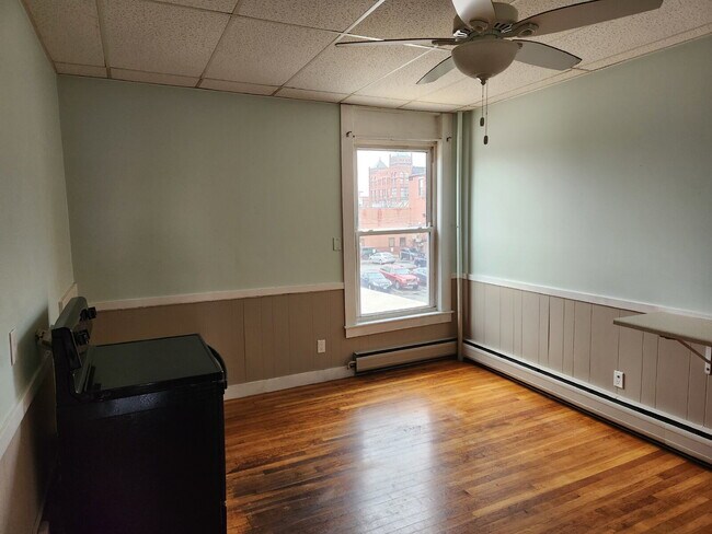 Building Photo - Charming Studio Apartment in the Heart of Nashua - Perfect for City Living!