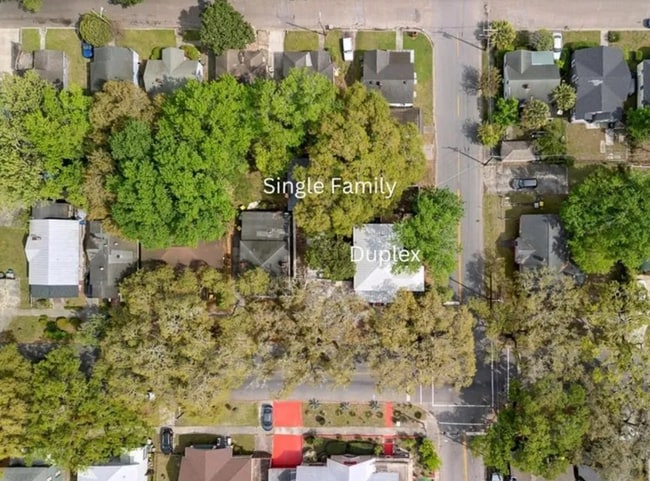 Building Photo - Charming 4BR Downtown Savannah Home with M...