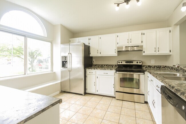 Building Photo - 5864 Brouse Dr