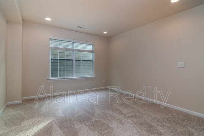 Building Photo - 127 Blossom Ridge Dr