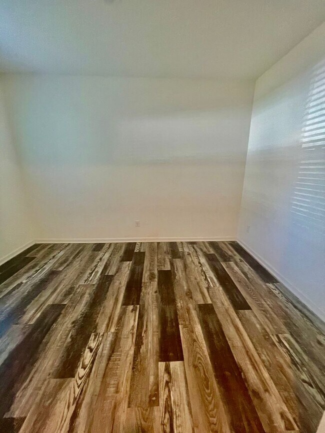 Building Photo - Welcome to this stunning 5-bedroom, 2-bath...