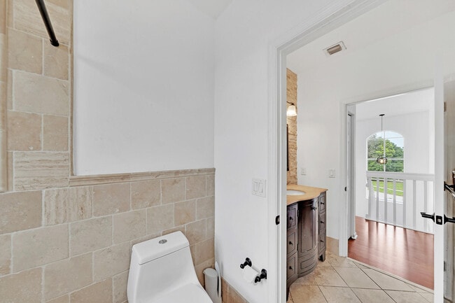 Building Photo - 5878 Bay Hill Cir