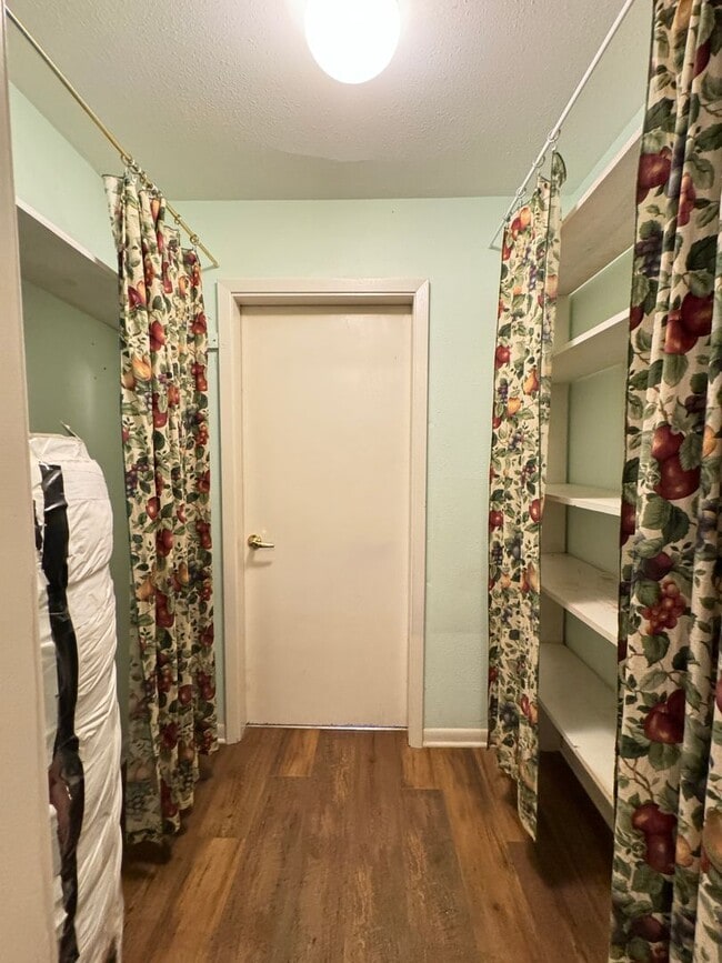Building Photo - Beautiful 3 Bed 2 Bath Home