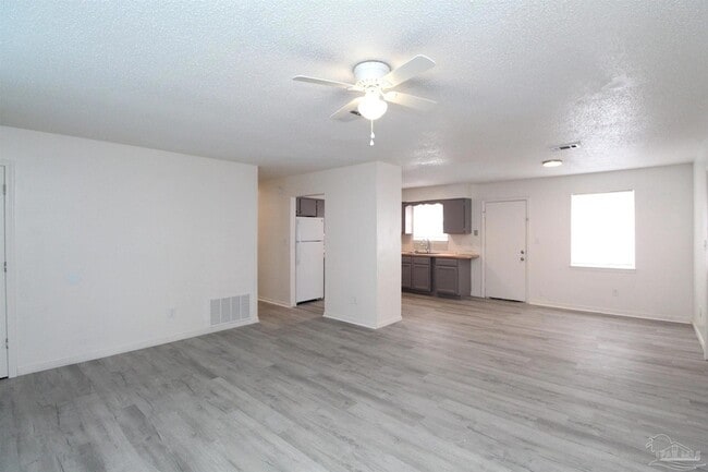 Building Photo - 2217 Kingfisher Way