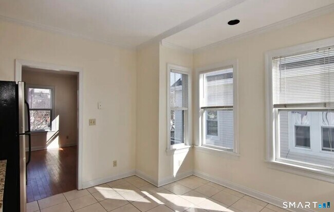 Building Photo - 16 Haviland St