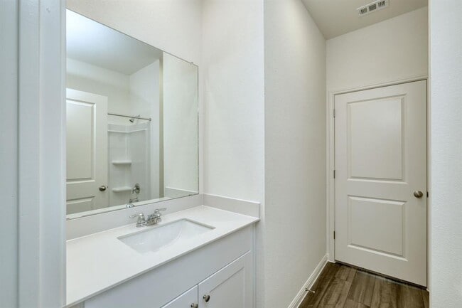 Building Photo - 209 Stonebrook Dr