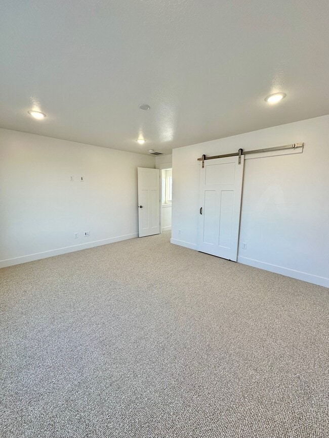 Building Photo - HC542