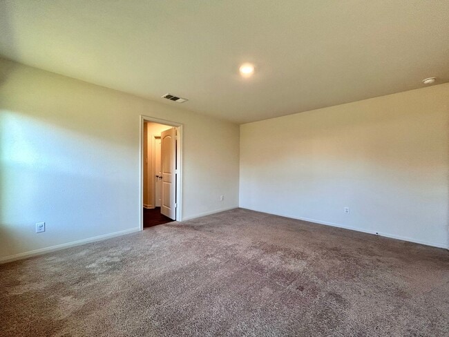 Building Photo - Comfortable 3 Bed / 2 Bath Home with Washer & Dryer and 2-Car Garage