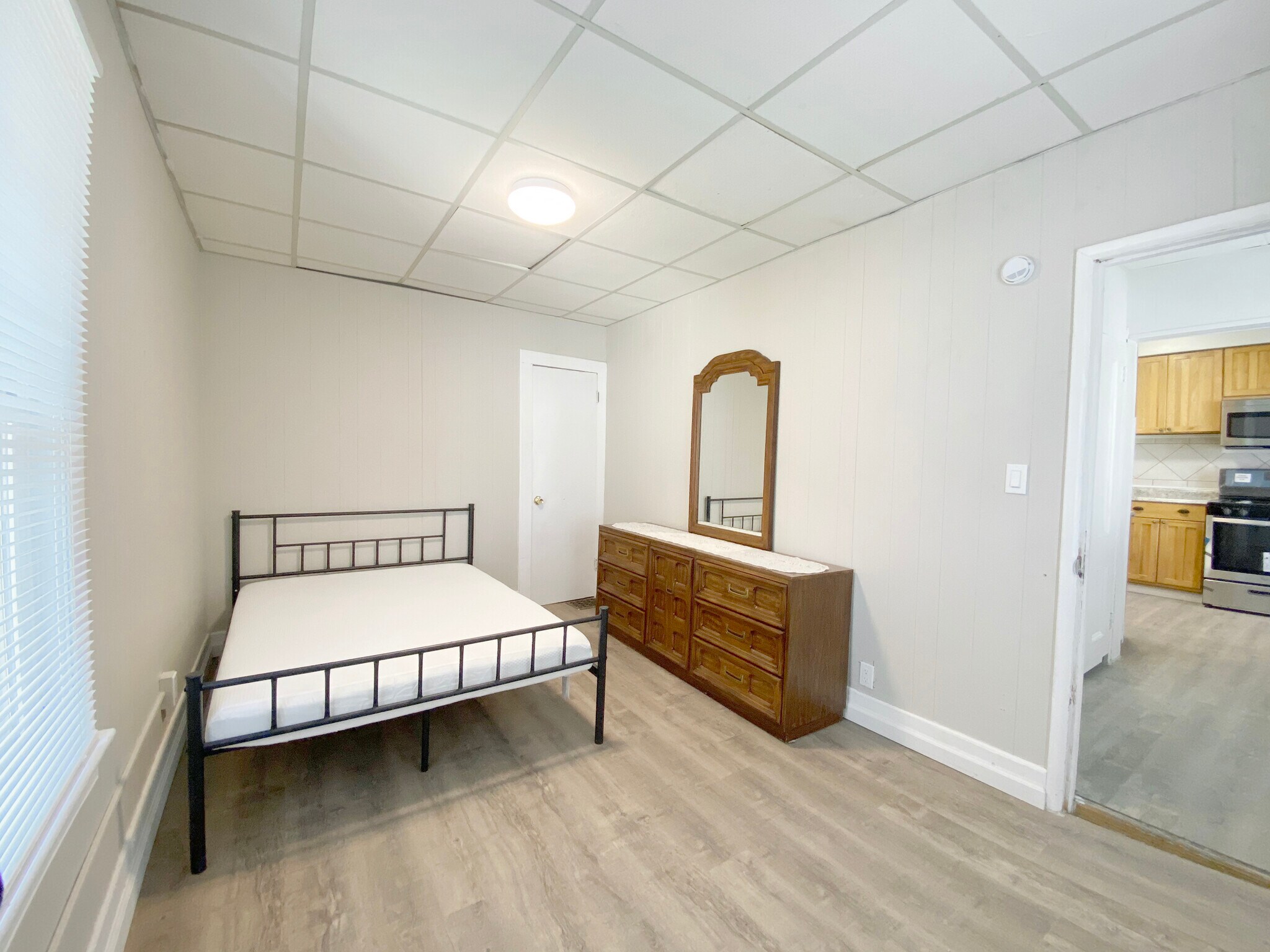 Building Photo - 12 Serrell Ave