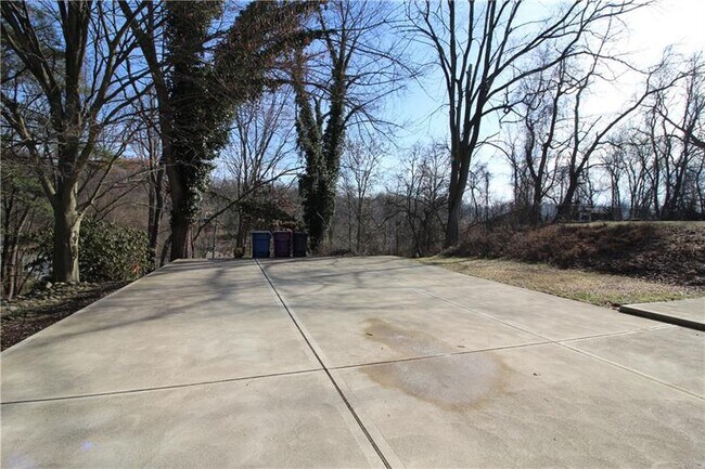 Building Photo - 517 Malabar Dr