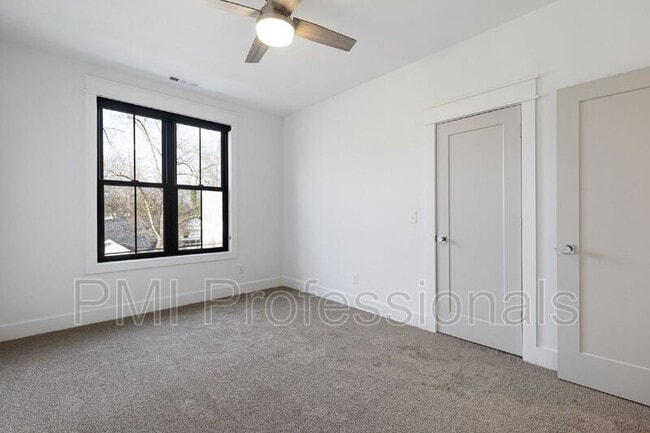 Building Photo - 225 S Bilbro Ave